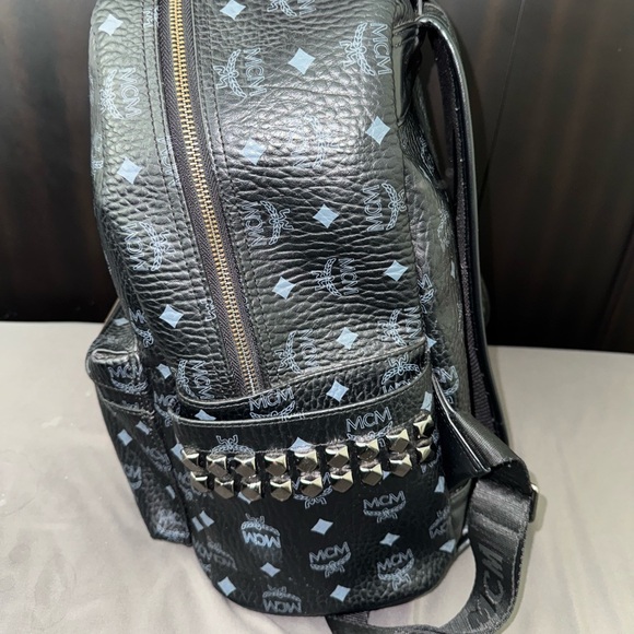 MCM STARK BACKPACK
VISETOS SIDE STUDS
MEDIUM BLACK - Picture 2 of 8